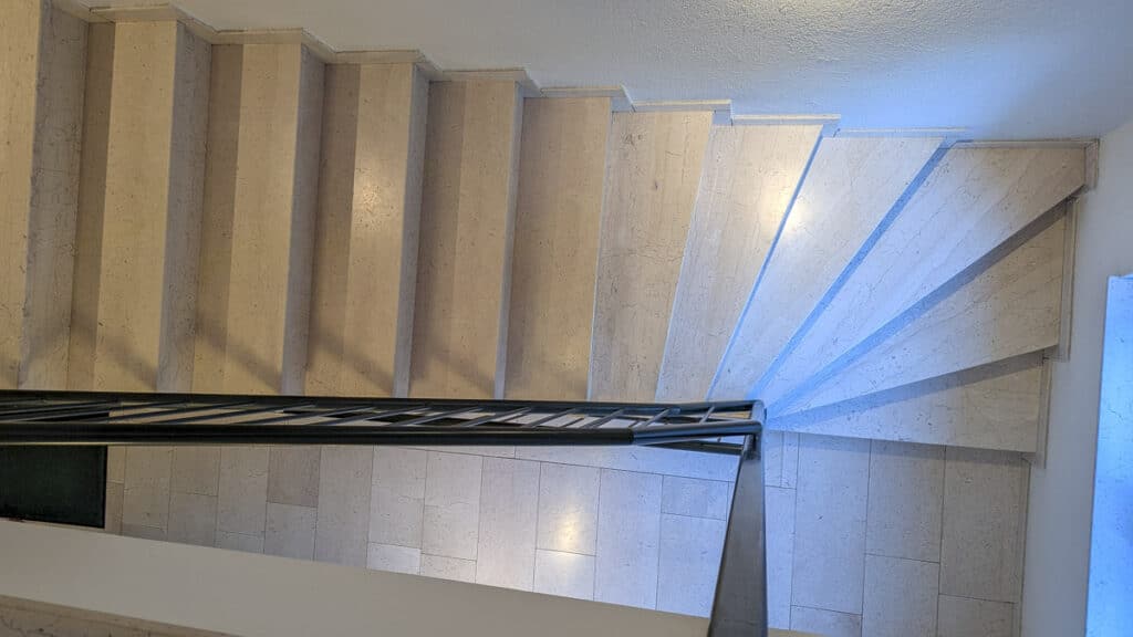 Effiziente Treppenhausreinigung in Rietberg: Tipps für ein stressfreies Sauberhalten