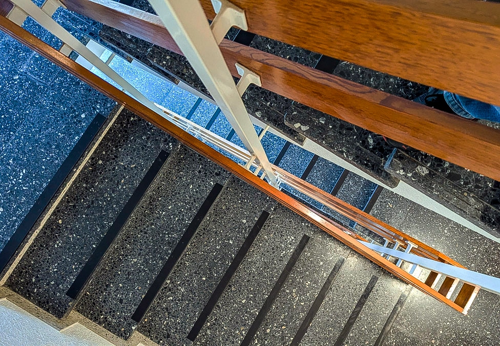 Treppenhausreinigung-in-einem-Mehrfamilienhaus-in-Gütersloh